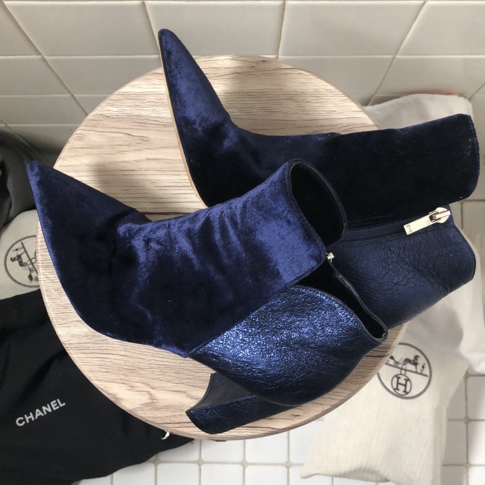 Marc Fisher LTD Booties Size 7M Beautiful Blue Suede and Metallic Leather.